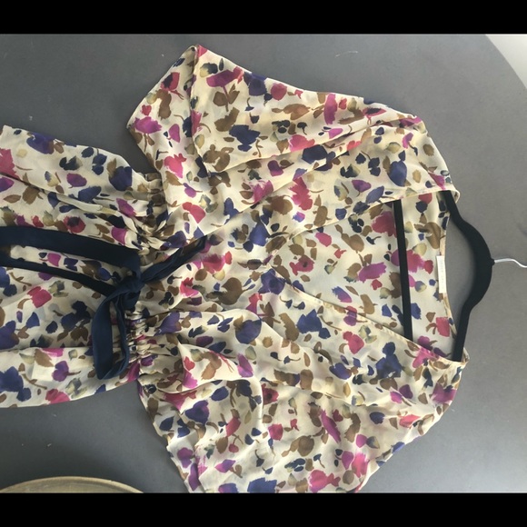 Perfect silk blouse for Fall! - Picture 3 of 4